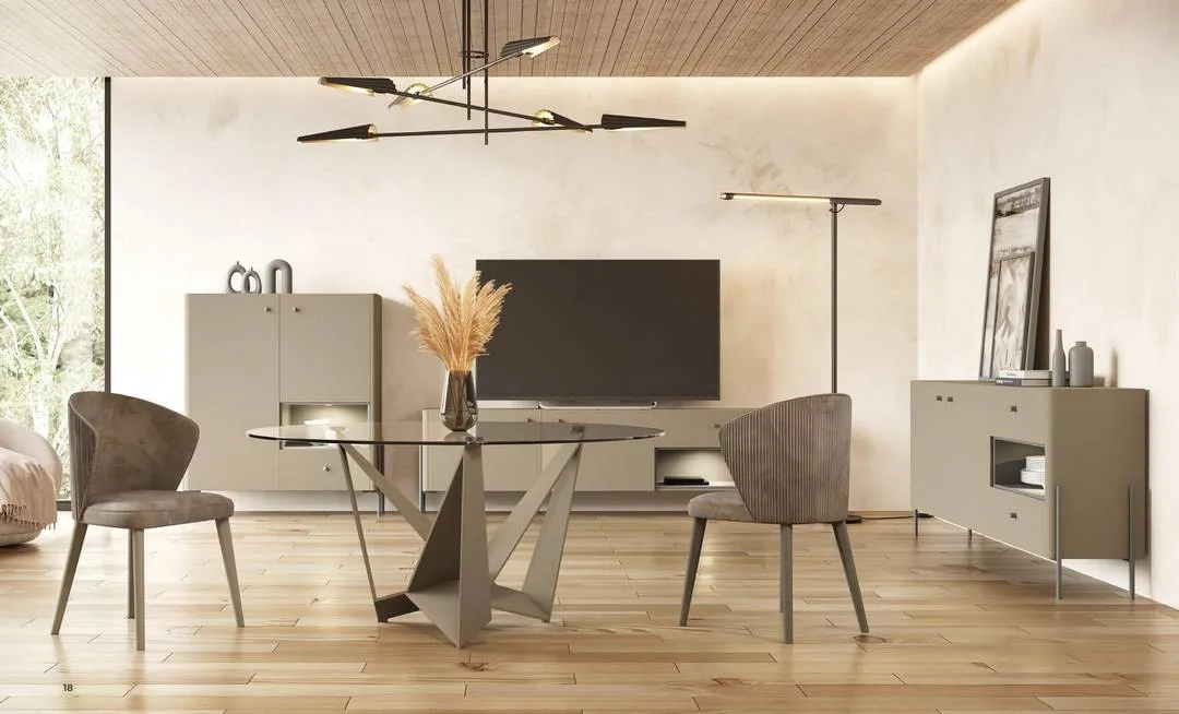 Comedor moderno con mesa de vidrio, sillas grises y muebles de almacenamiento - Muebles Hermanos Herrera