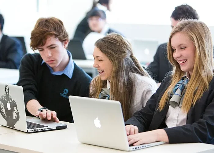 Curso de Interacciones orales y escritas en la organización de las reuniones, viajes y participación en eventos en inglés